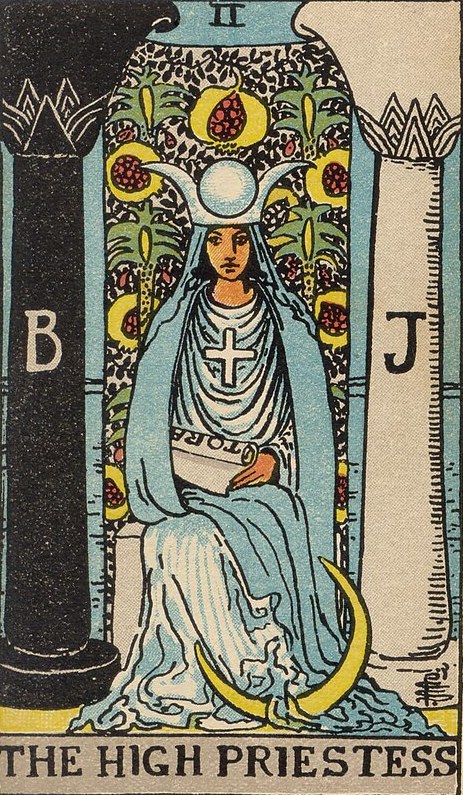 Lá The High Priestess (Nữ Tư Tế) trong bộ Rider–Waite–Smith 1909