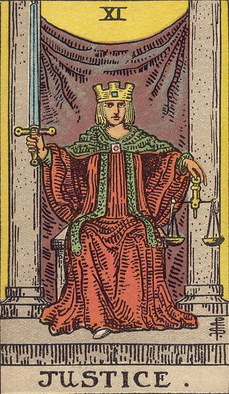 Lá Justice (Công Lý) trong bộ Rider–Waite–Smith 1909
