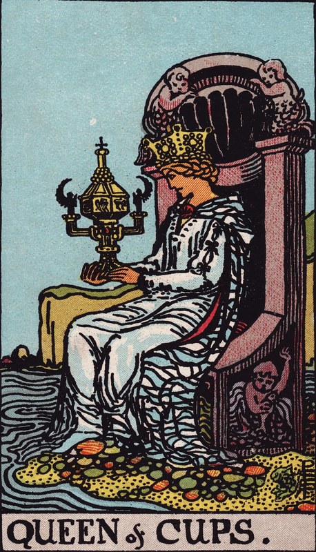 Lá Queen of Cups (Nữ Chủ Cốc) xuôi