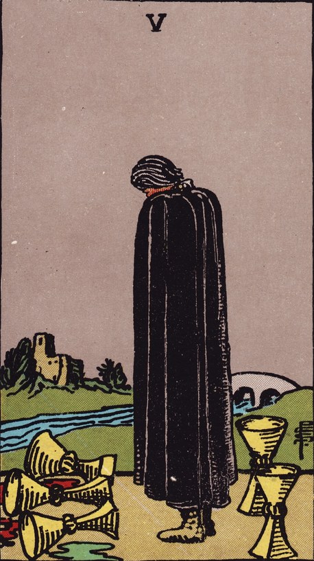 Lá Five of Cups (Năm Cốc) trong bộ Rider–Waite–Smith 1909